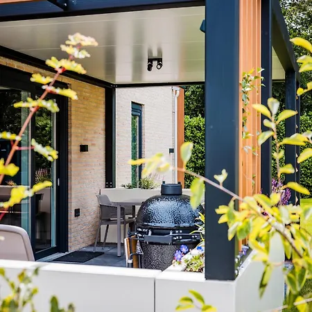 In Veluwe Peaceful Retreat, Cleaning Included Дом отдыха *